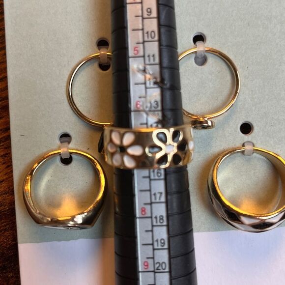 BOGO 🌟Nordstrom BP Five-Pack Gold Tone Rings - Picture 3 of 6